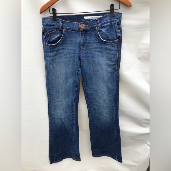 DKNY Women's Size 6 Blue Bootcut Leg Dark Wash Cotton Blend Stretch Denim Jeans - Picture 1 of 7